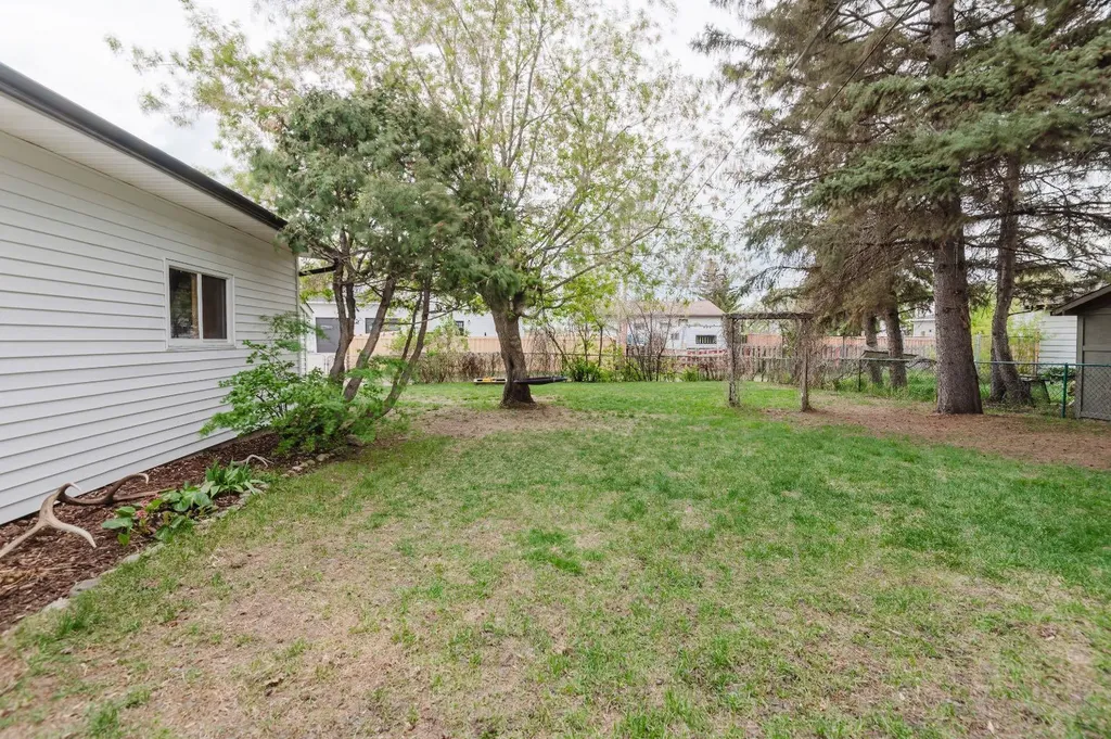 10415 109 Avenue Grande Prairie AB T8V 1S2