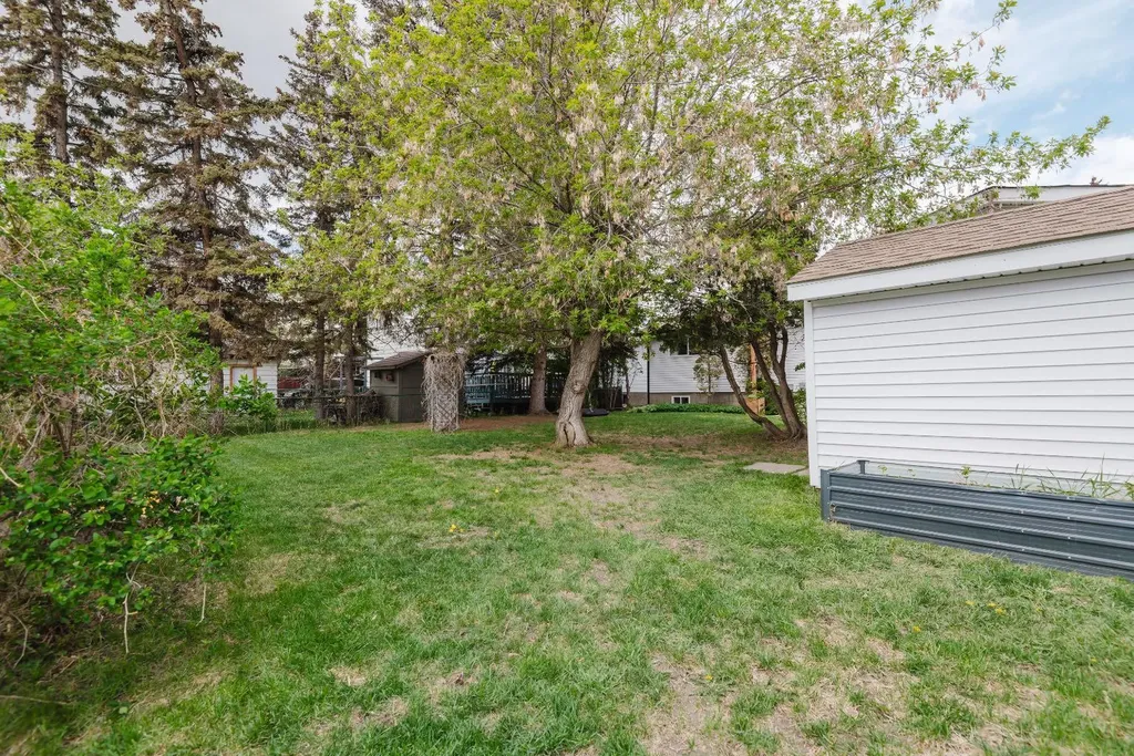 10415 109 Avenue Grande Prairie AB T8V 1S2