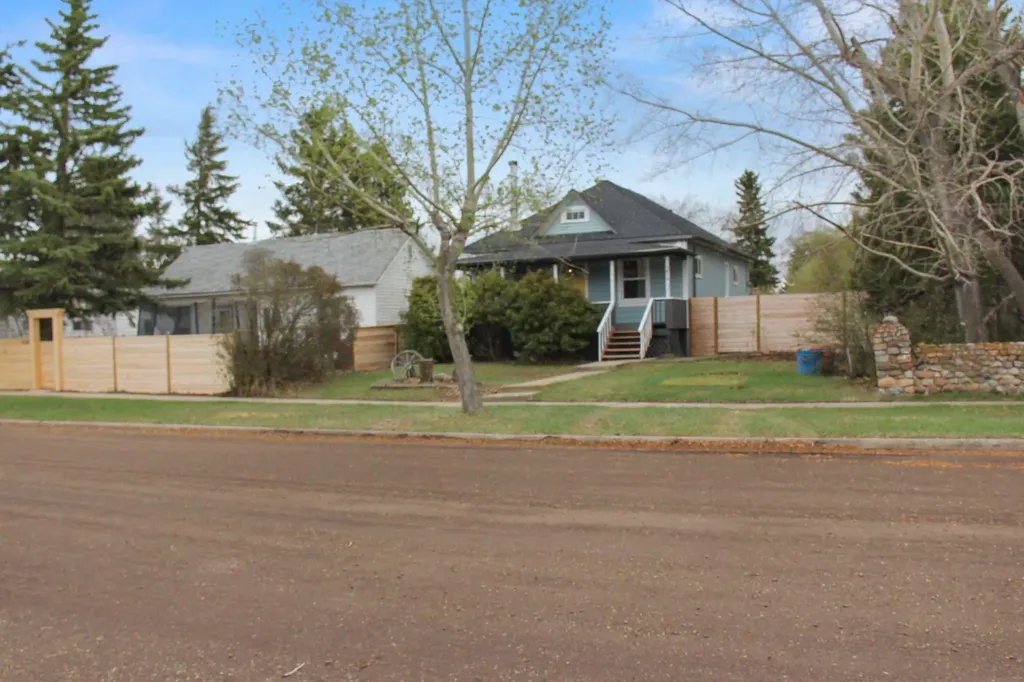 4819 50 Street Lougheed AB T0B 0B9