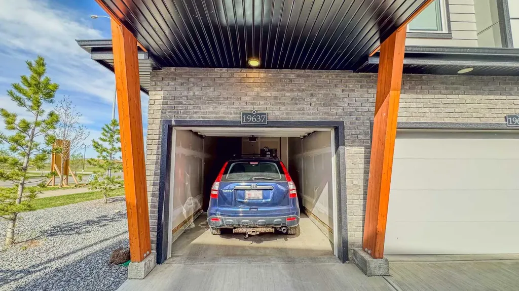 19637 48 Street SE Calgary AB T3M 3T9
