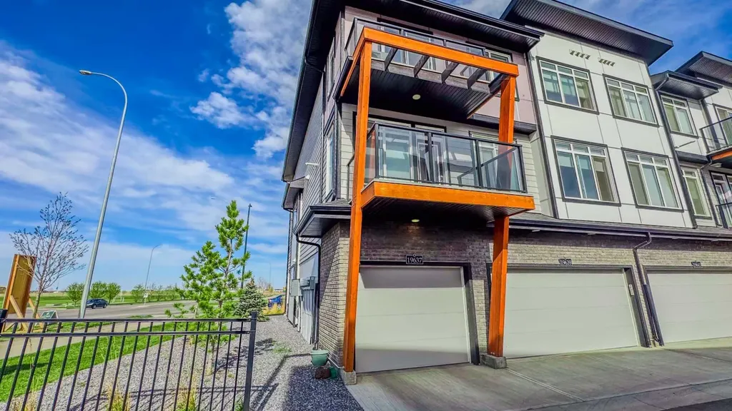 19637 48 Street SE Calgary AB T3M 3T9