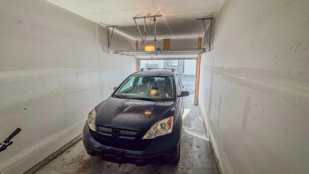 19637 48 Street SE Calgary AB T3M 3T9