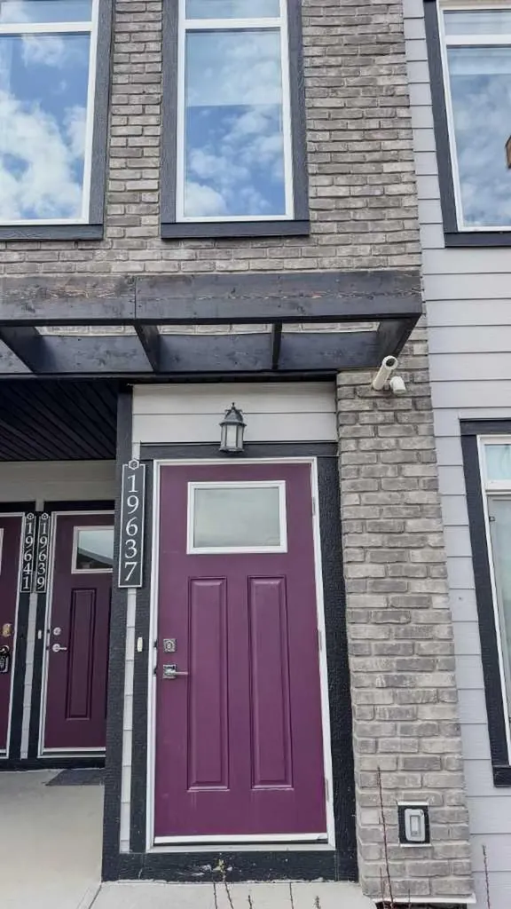 19637 48 Street SE Calgary AB T3M 3T9