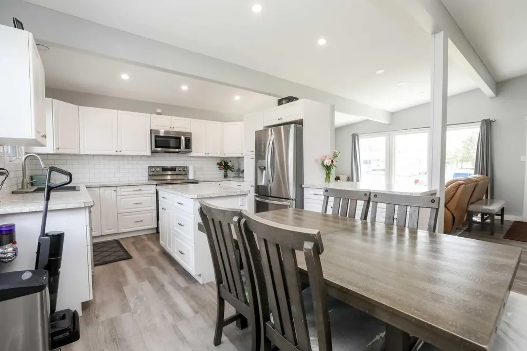 2705 22 Avenue S Lethbridge AB T1K 1J8