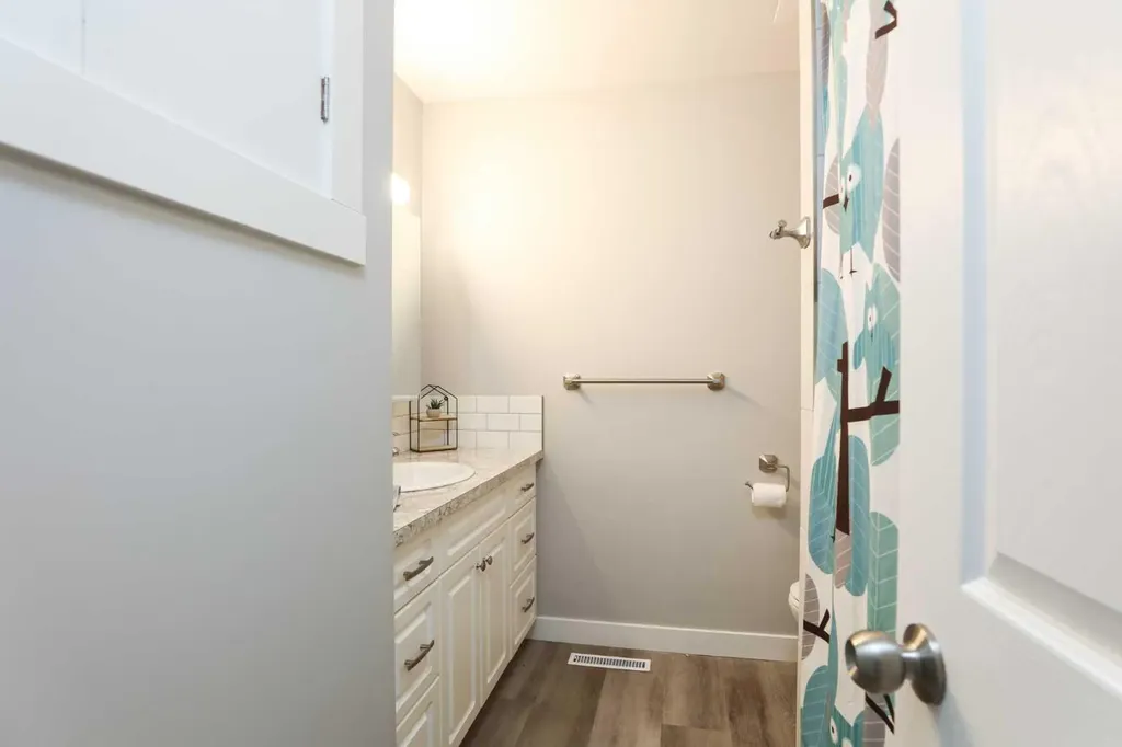 2705 22 Avenue S Lethbridge AB T1K 1J8