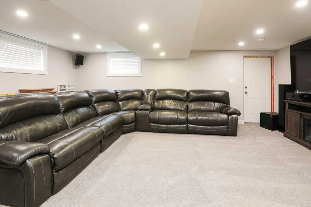 2705 22 Avenue S Lethbridge AB T1K 1J8
