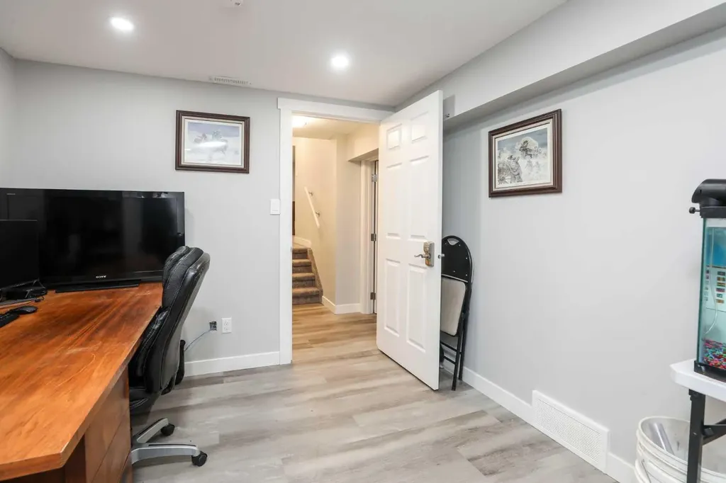 2705 22 Avenue S Lethbridge AB T1K 1J8