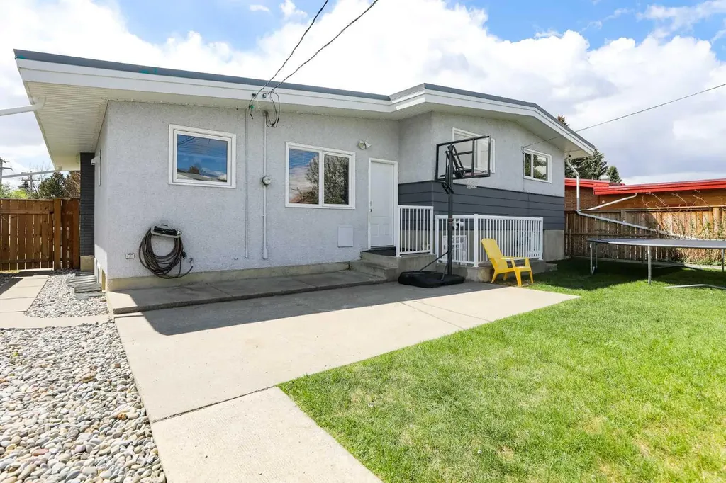 2705 22 Avenue S Lethbridge AB T1K 1J8