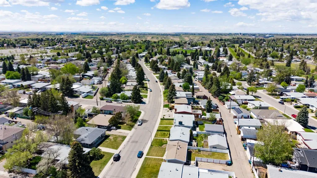 2705 22 Avenue S Lethbridge AB T1K 1J8