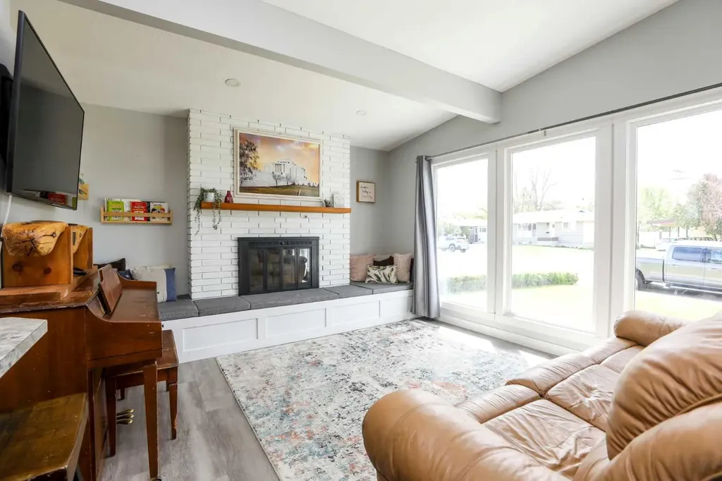 2705 22 Avenue S Lethbridge AB T1K 1J8