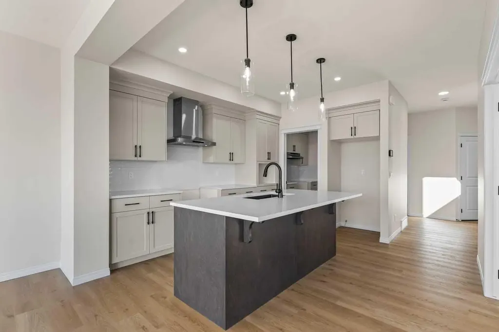 127 Corner Glen Grove NE Calgary AB T3N 2S3