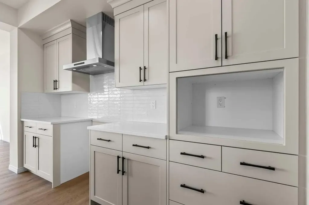 127 Corner Glen Grove NE Calgary AB T3N 2S3