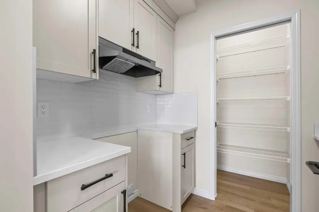 127 Corner Glen Grove NE Calgary AB T3N 2S3