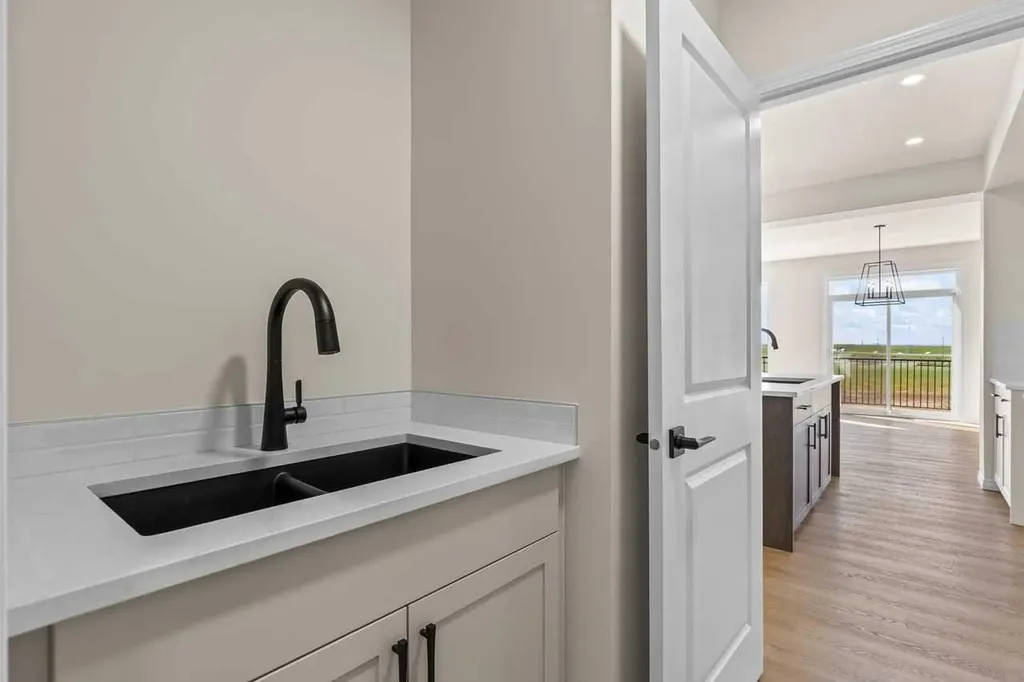 127 Corner Glen Grove NE Calgary AB T3N 2S3