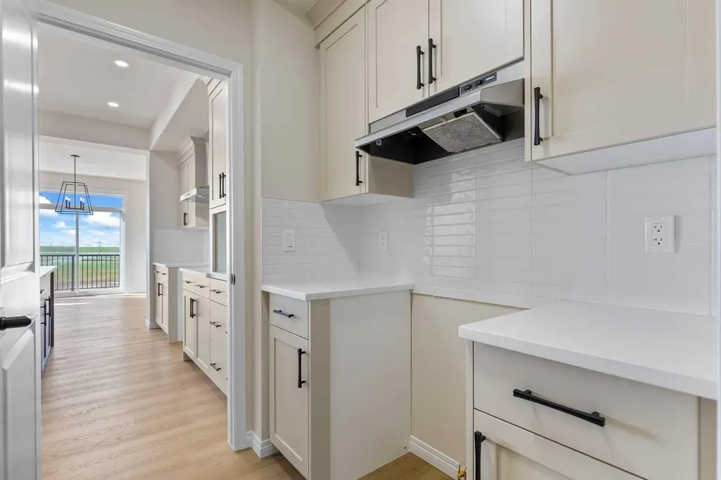 127 Corner Glen Grove NE Calgary AB T3N 2S3