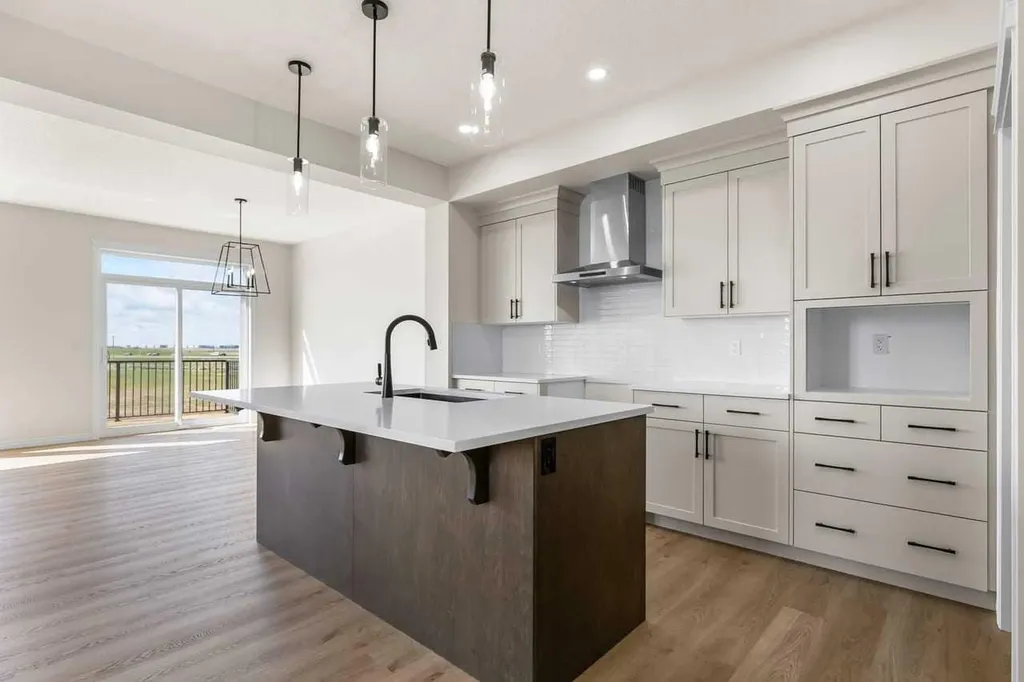 127 Corner Glen Grove NE Calgary AB T3N 2S3