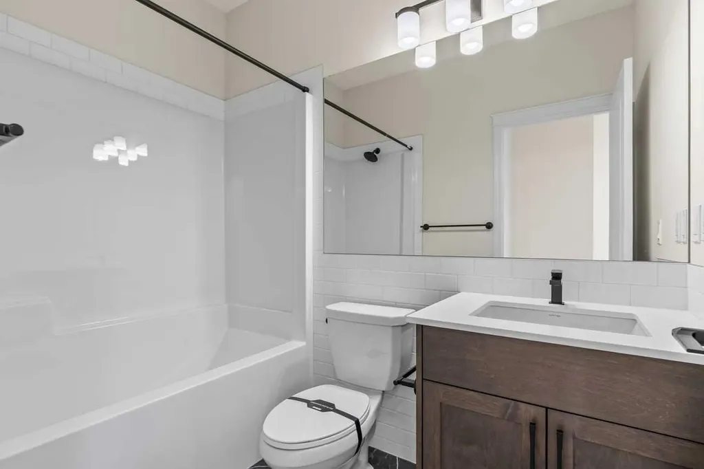 127 Corner Glen Grove NE Calgary AB T3N 2S3
