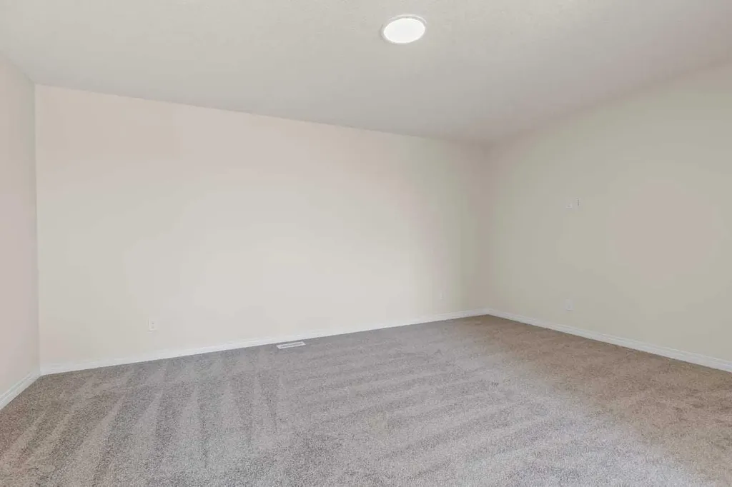 127 Corner Glen Grove NE Calgary AB T3N 2S3