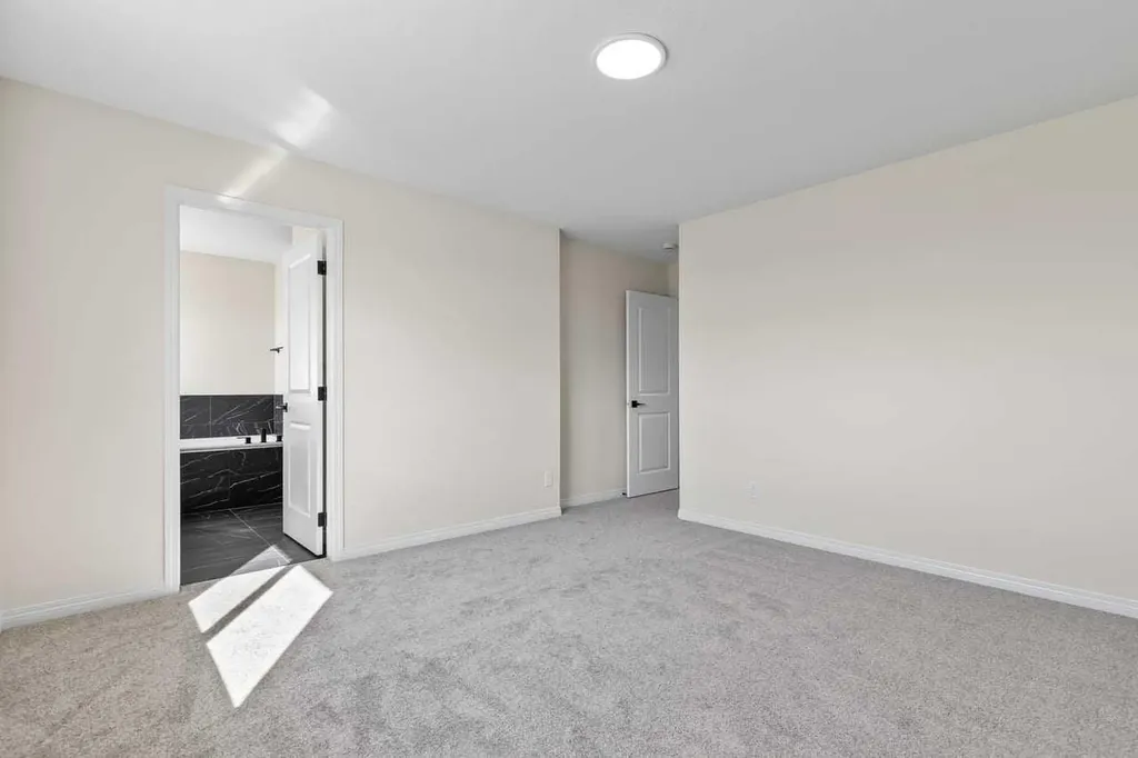 127 Corner Glen Grove NE Calgary AB T3N 2S3