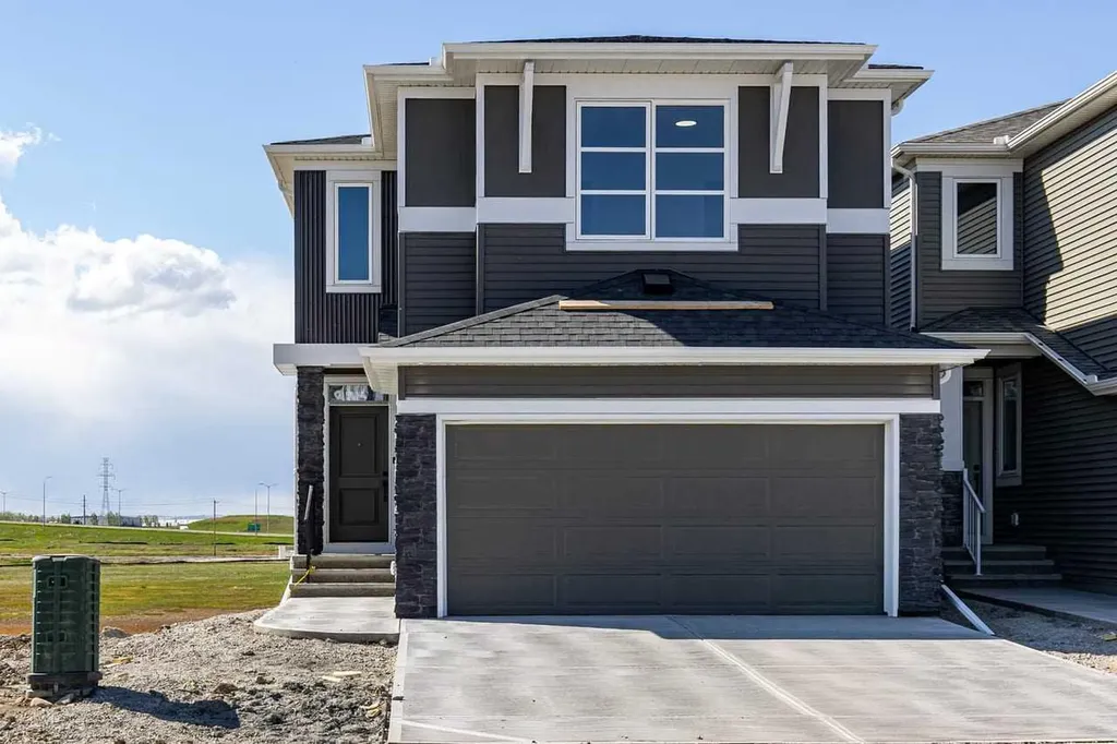 127 Corner Glen Grove NE Calgary AB T3N 2S3