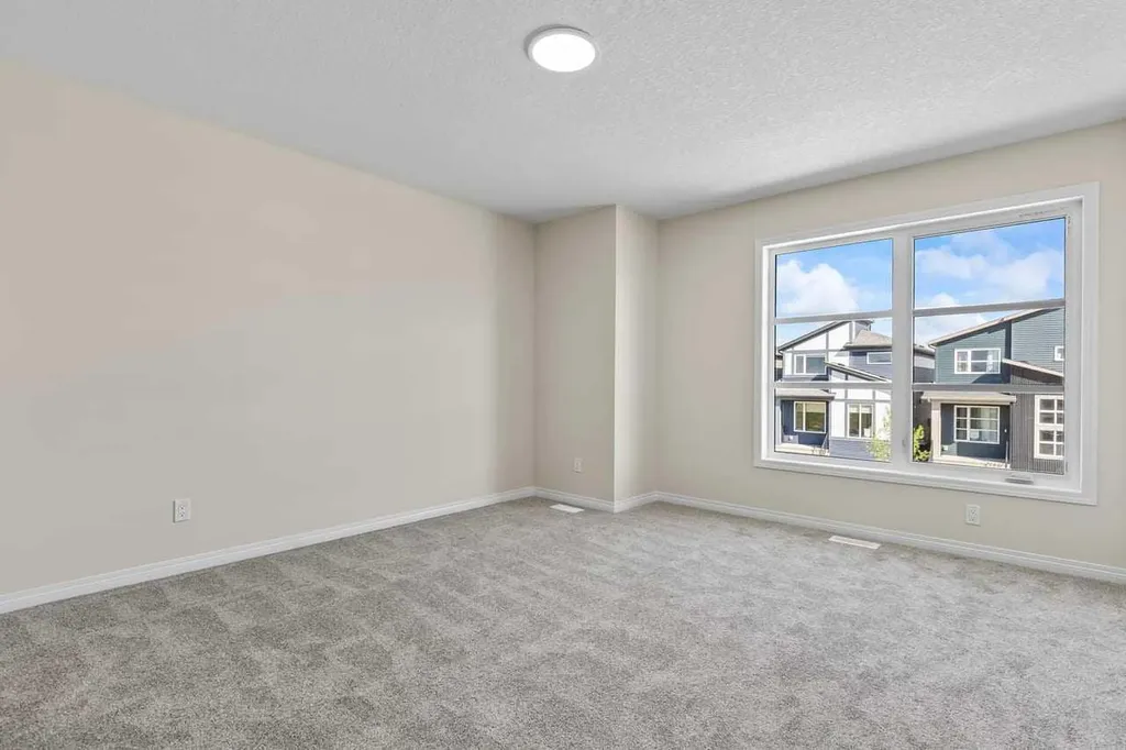 127 Corner Glen Grove NE Calgary AB T3N 2S3