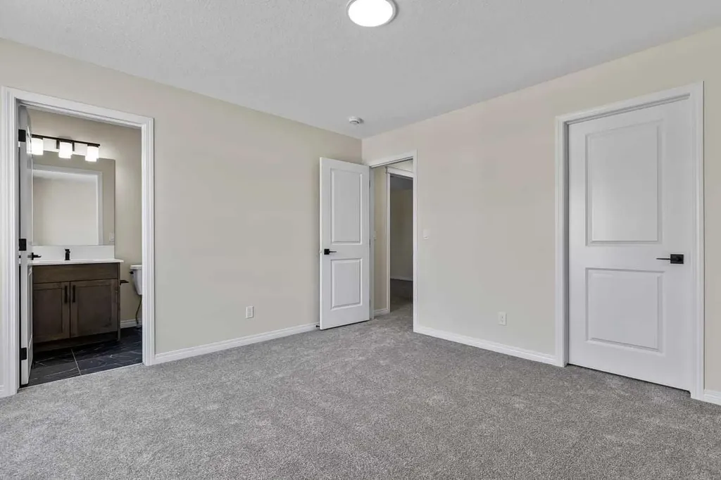 127 Corner Glen Grove NE Calgary AB T3N 2S3