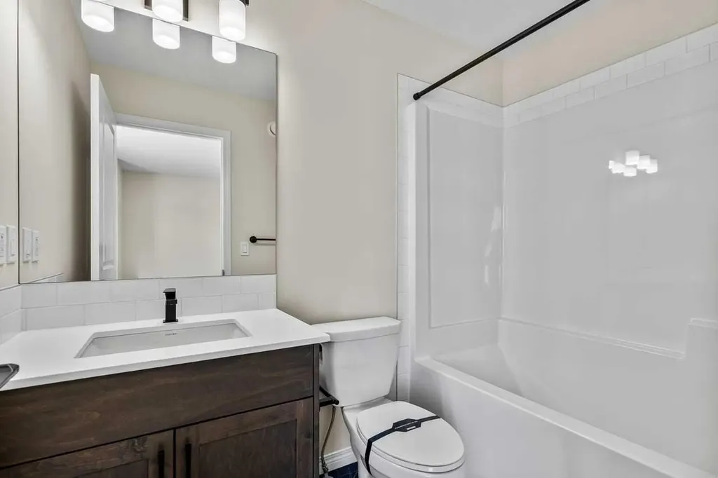 127 Corner Glen Grove NE Calgary AB T3N 2S3
