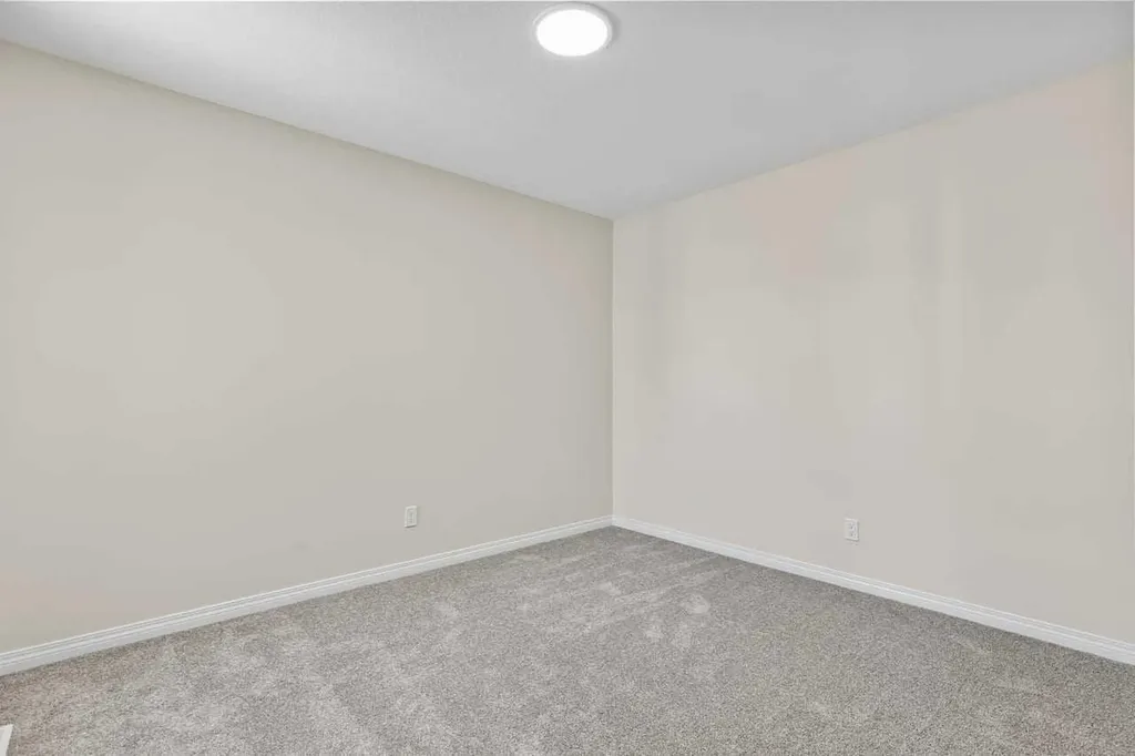 127 Corner Glen Grove NE Calgary AB T3N 2S3