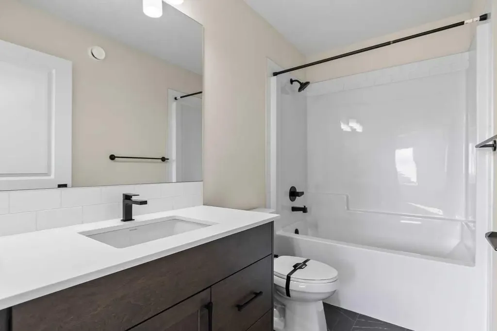 127 Corner Glen Grove NE Calgary AB T3N 2S3
