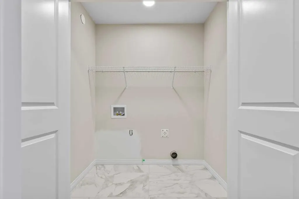 127 Corner Glen Grove NE Calgary AB T3N 2S3