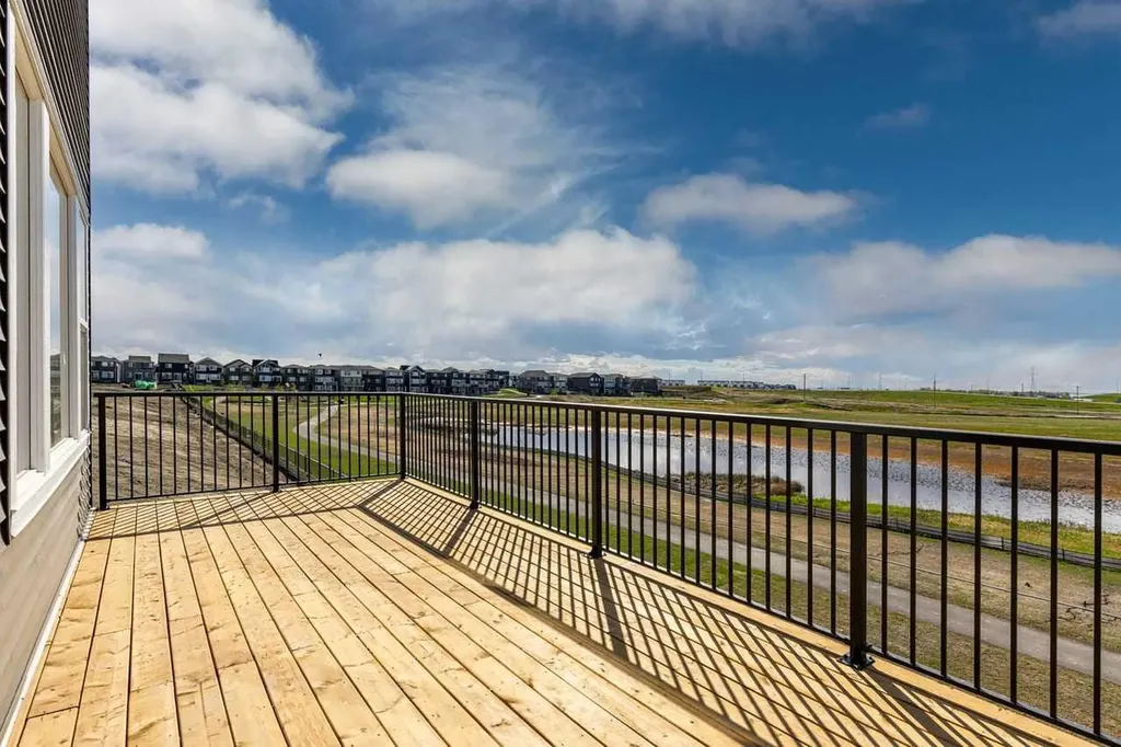 127 Corner Glen Grove NE Calgary AB T3N 2S3