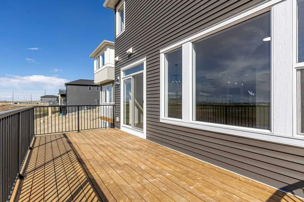 127 Corner Glen Grove NE Calgary AB T3N 2S3