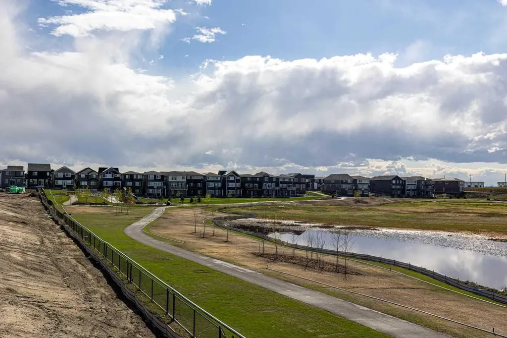 127 Corner Glen Grove NE Calgary AB T3N 2S3