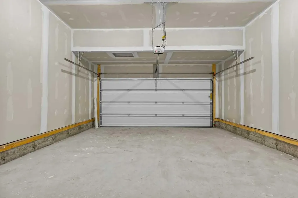 127 Corner Glen Grove NE Calgary AB T3N 2S3