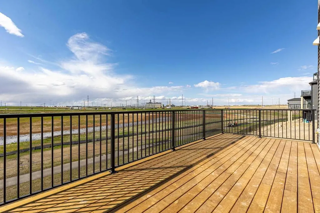 127 Corner Glen Grove NE Calgary AB T3N 2S3