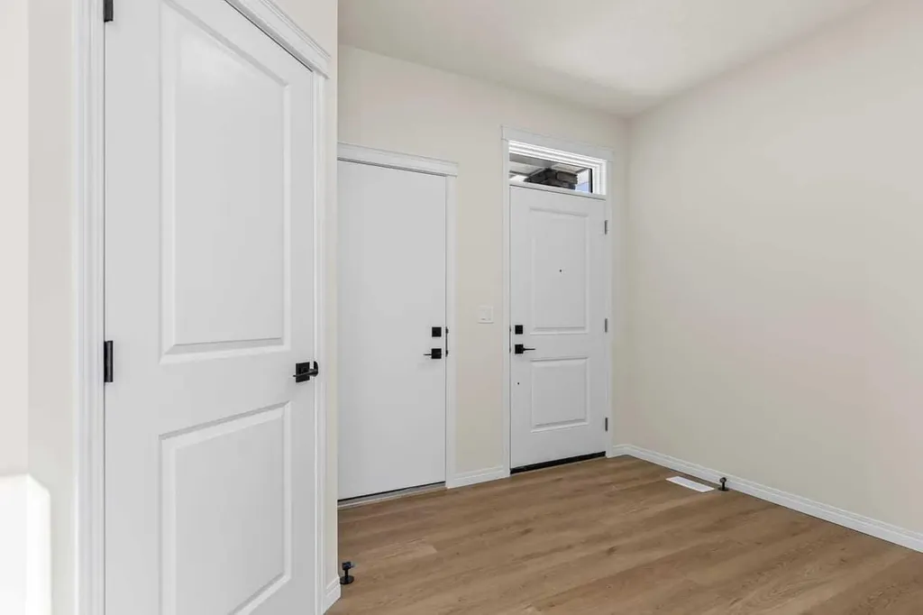 127 Corner Glen Grove NE Calgary AB T3N 2S3