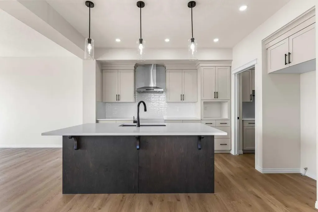127 Corner Glen Grove NE Calgary AB T3N 2S3