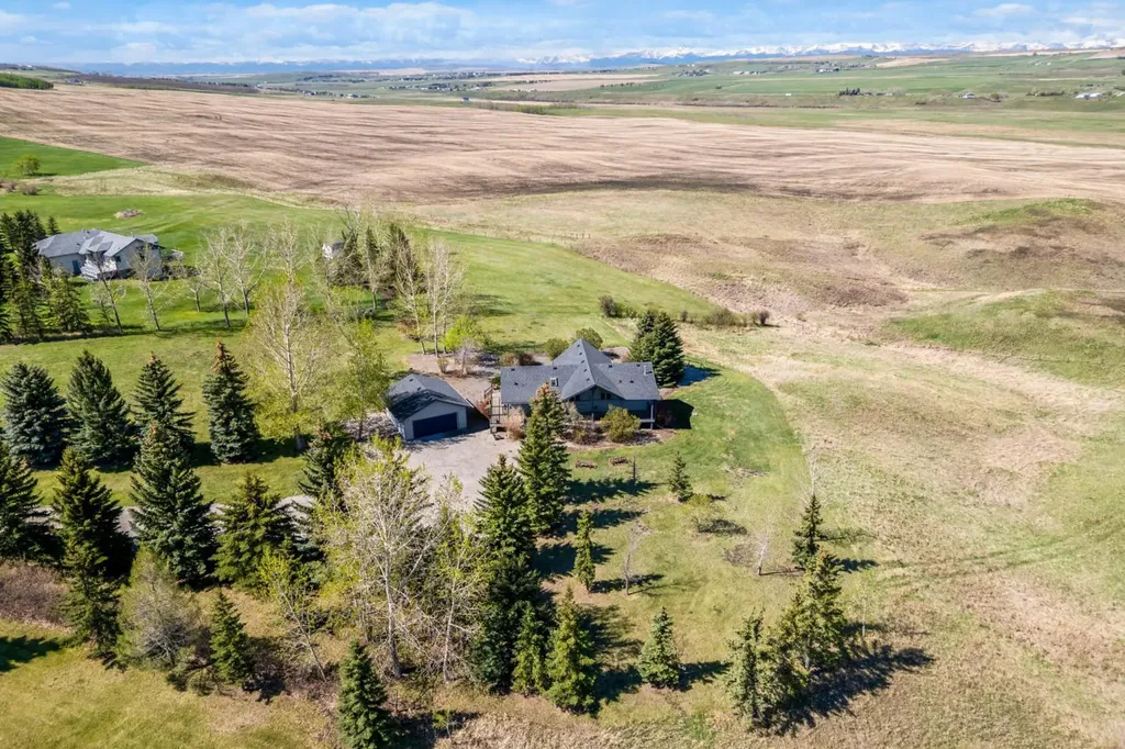 8120 408 Avenue E Rural Foothills County AB T1S 6C4