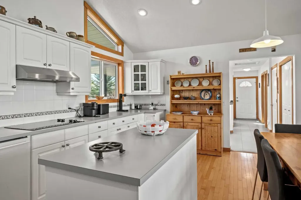 8120 408 Avenue E Rural Foothills County AB T1S 6C4
