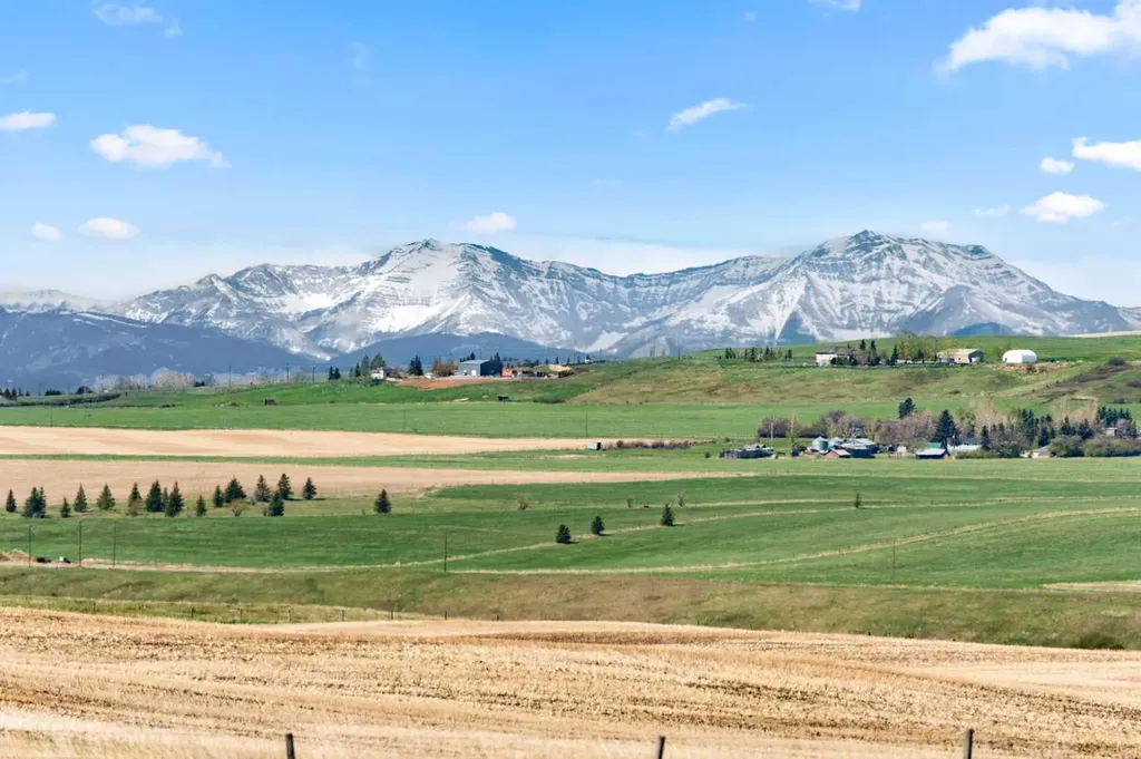 8120 408 Avenue E Rural Foothills County AB T1S 6C4