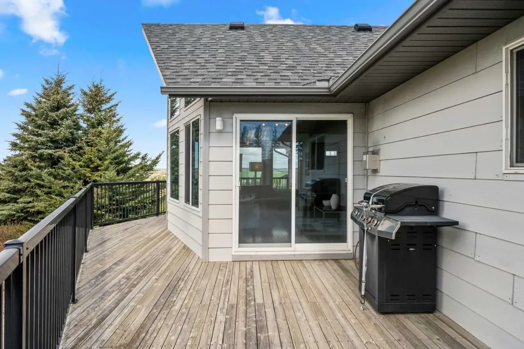8120 408 Avenue E Rural Foothills County AB T1S 6C4