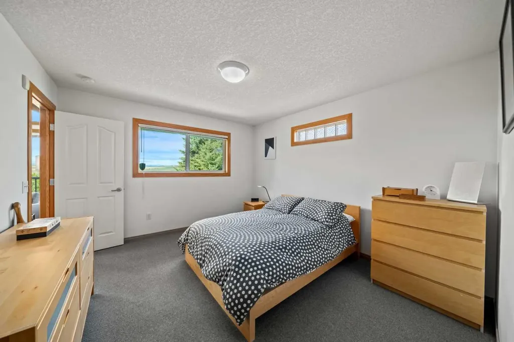 8120 408 Avenue E Rural Foothills County AB T1S 6C4