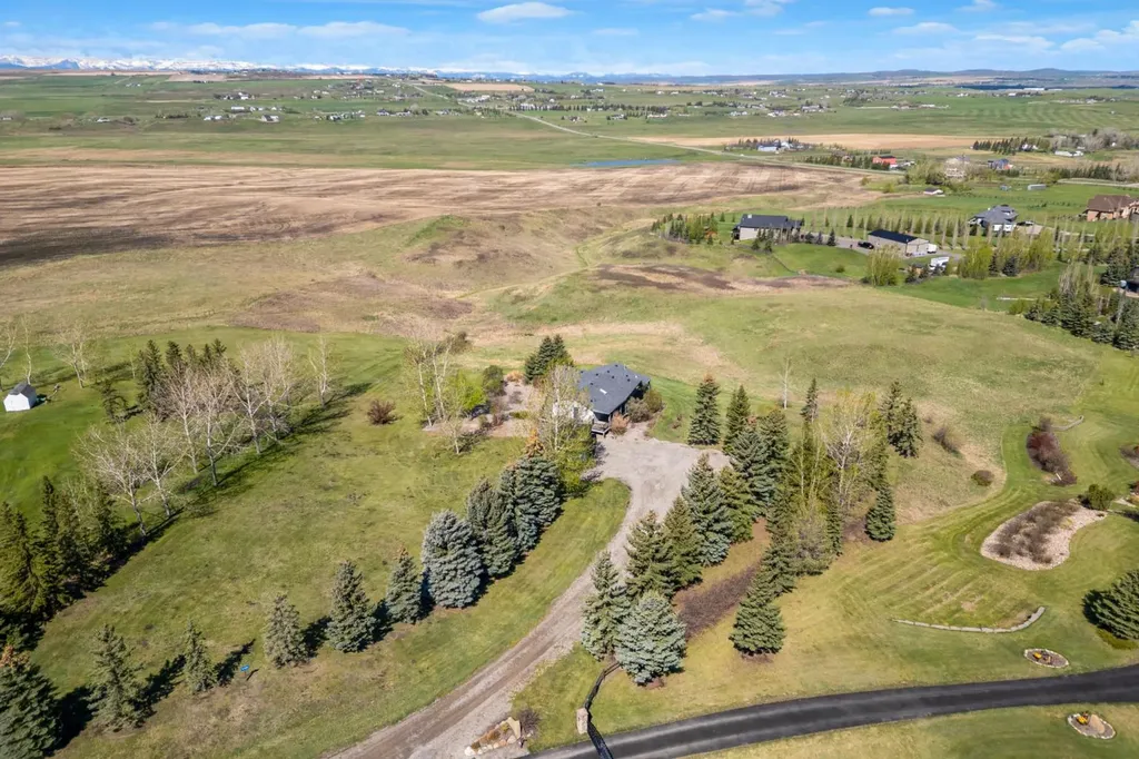 8120 408 Avenue E Rural Foothills County AB T1S 6C4