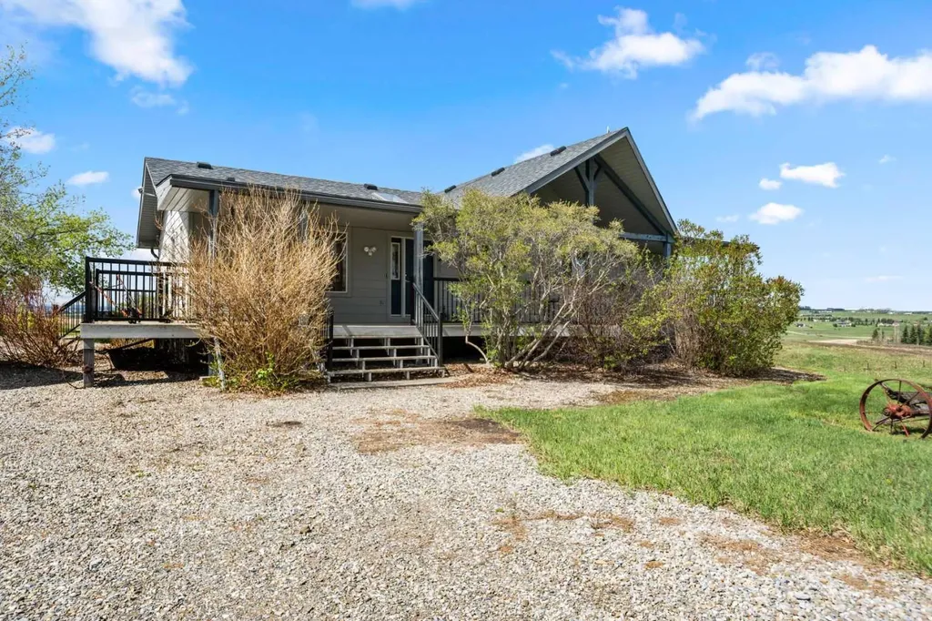 8120 408 Avenue E Rural Foothills County AB T1S 6C4