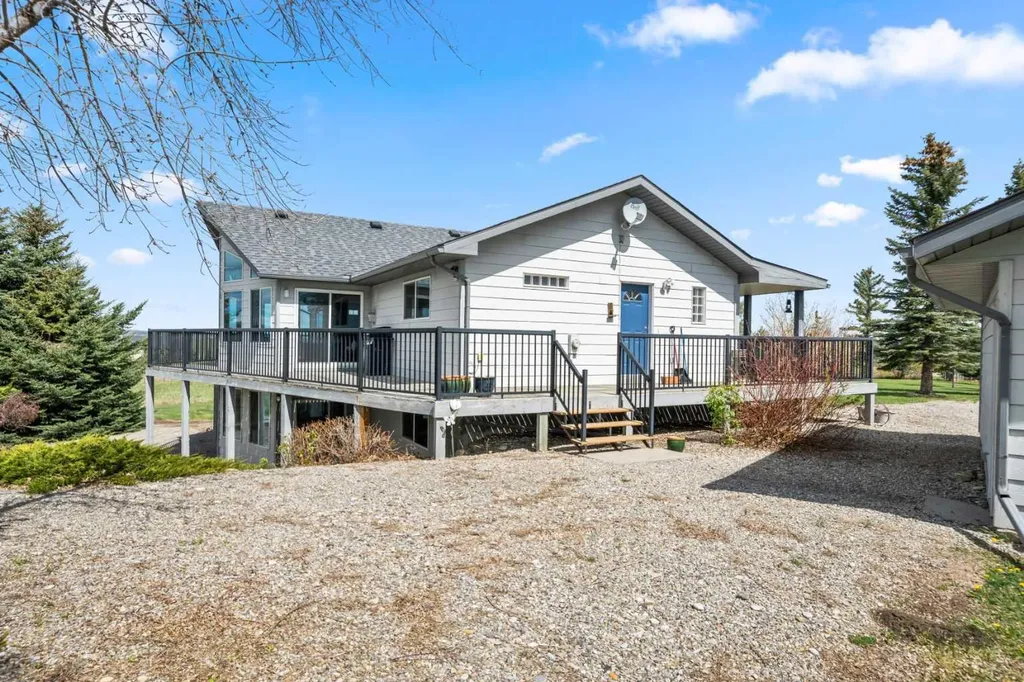 8120 408 Avenue E Rural Foothills County AB T1S 6C4