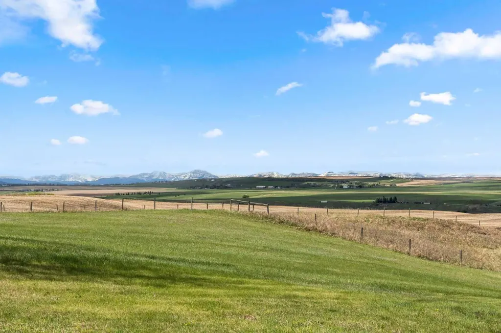 8120 408 Avenue E Rural Foothills County AB T1S 6C4