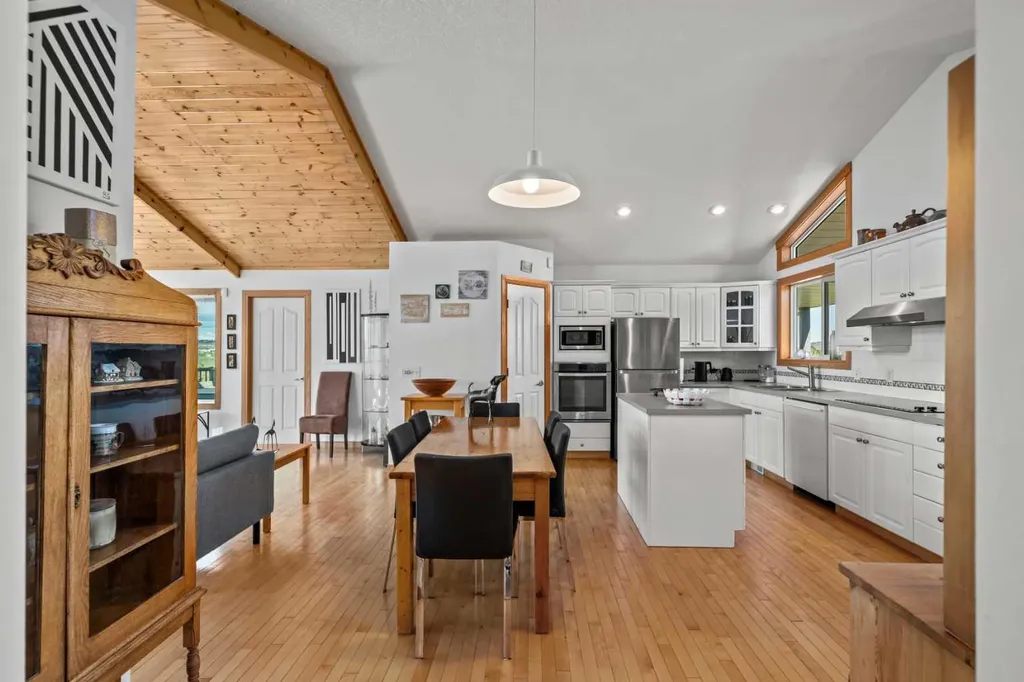 8120 408 Avenue E Rural Foothills County AB T1S 6C4