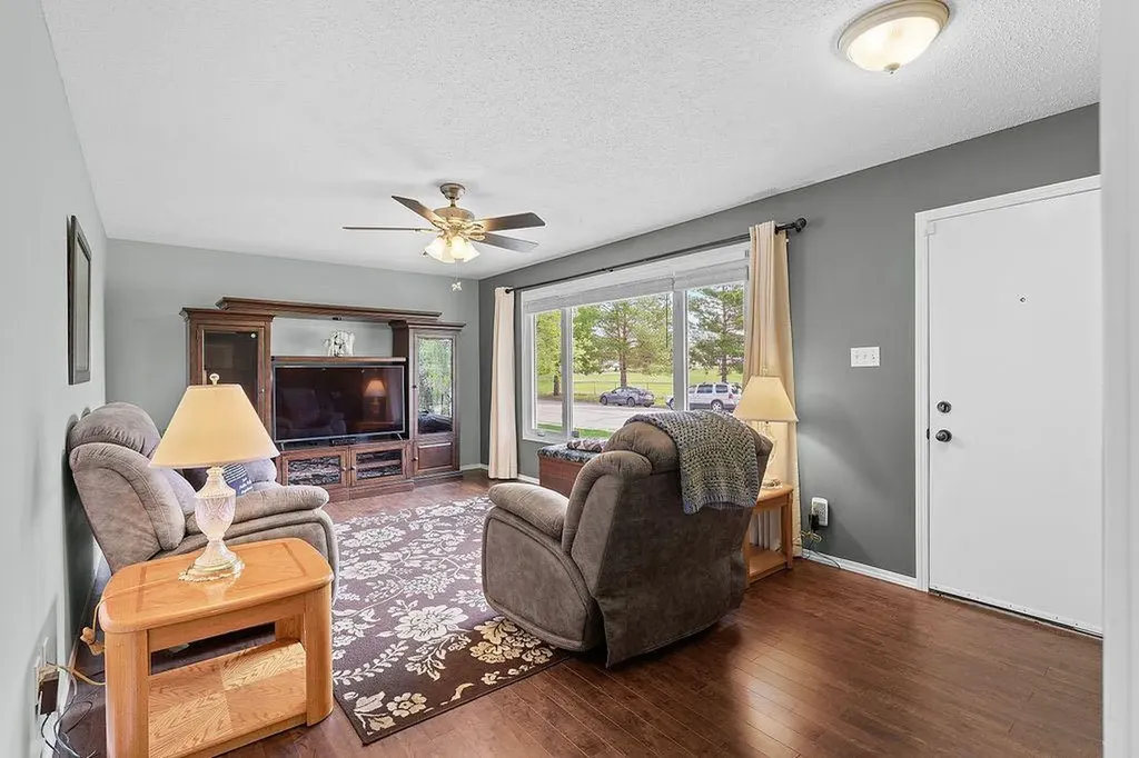 3731 50 Avenue Innisfail AB T4G1J2