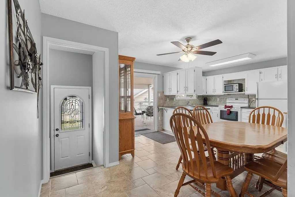 3731 50 Avenue Innisfail AB T4G1J2