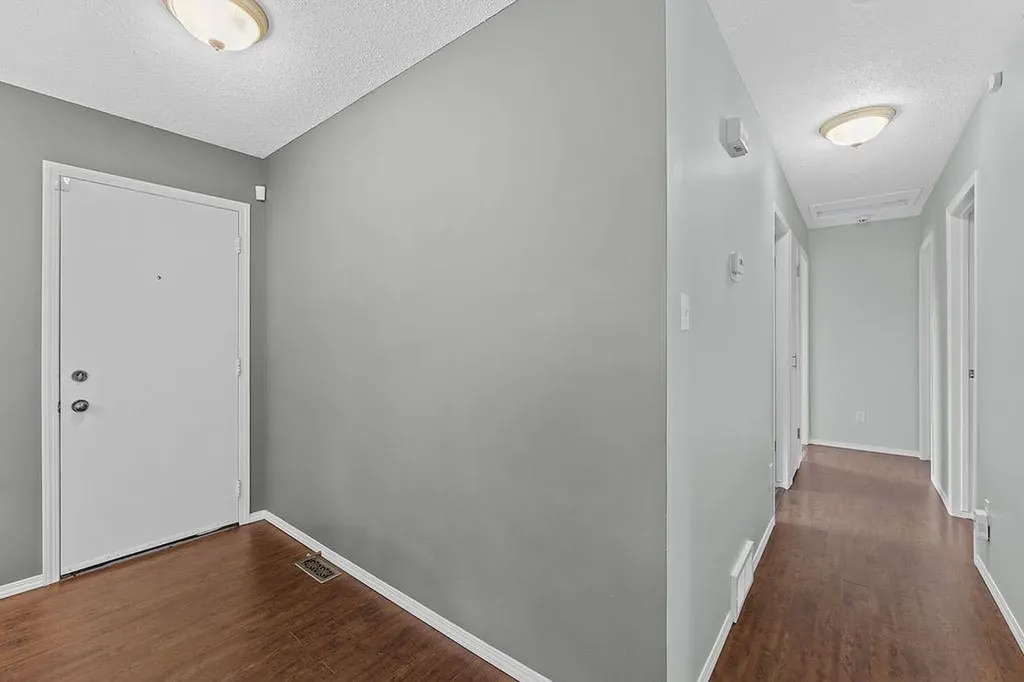 3731 50 Avenue Innisfail AB T4G1J2